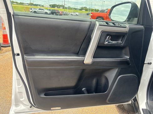 Used 2015 Toyota 4Runner SR5 RWD image 6