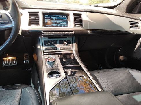 Used 2014 Jaguar XF 3.0 image 41