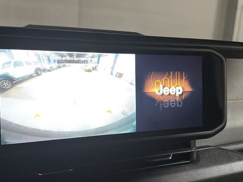 Used 2024 Jeep Wrangler Unlimited Sport AWD/4WD image 16