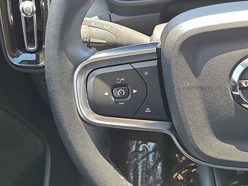 Certified 2025 Volvo XC40 B5 Core AWD/4WD image 20