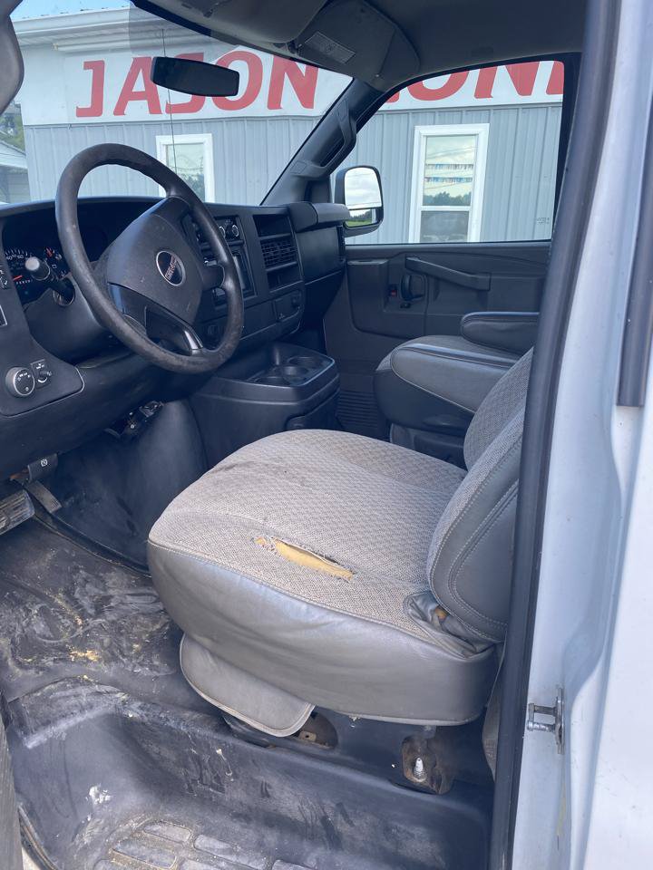Used 2016 GMC Savana 2500 Extended RWD image 9