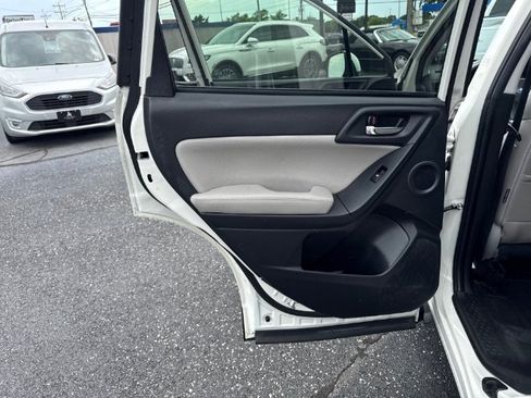 Used 2015 Subaru Forester 2.5i Limited AWD/4WD image 12