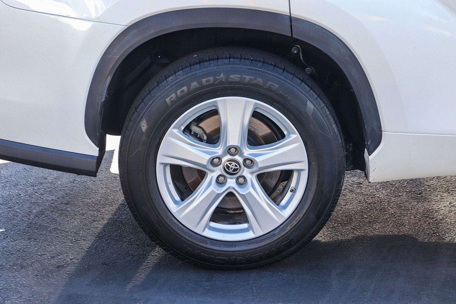 Certified 2021 Toyota Highlander L FWD image 9