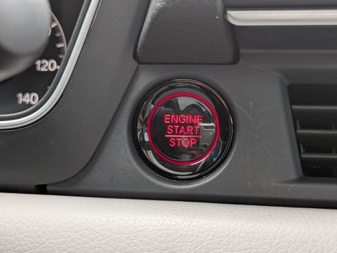 Certified 2025 Honda Pilot Touring image 37