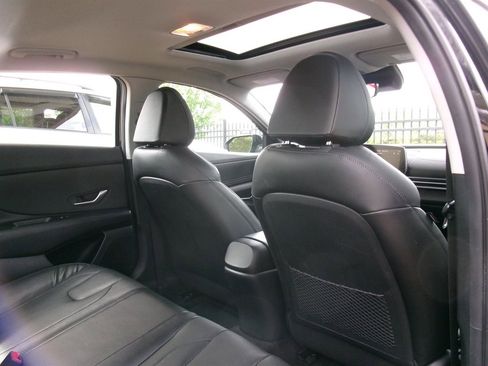 Used 2022 Hyundai Elantra Limited FWD image 31