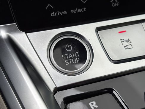 Used 2021 Audi e-tron Prestige w/ Prestige Package image 27