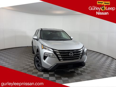 Used 2025 Nissan Rogue SV image 1