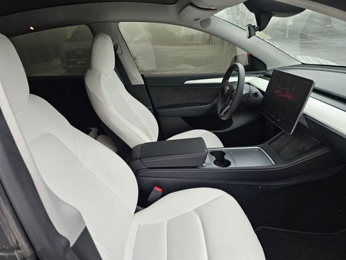 Used 2024 Tesla Model Y Performance image 11