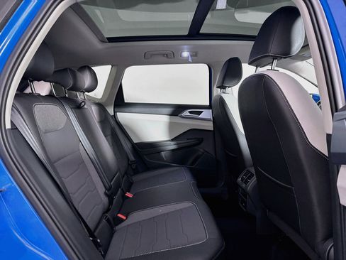 Used 2025 Volkswagen Taos SE w/ Panoramic Sunroof Package AWD/4WD image 39