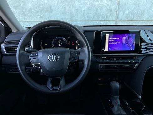 Used 2025 Toyota Camry LE image 13