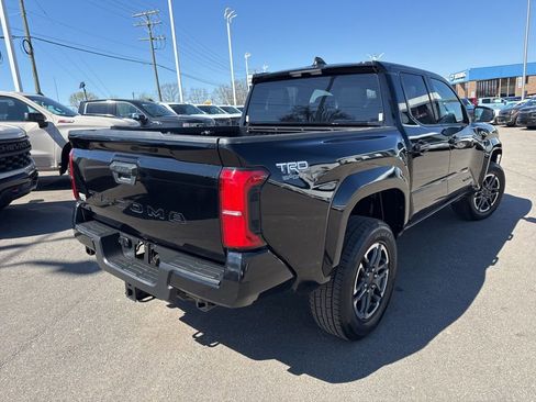 Used 2025 Toyota Tacoma TRD Sport image 5
