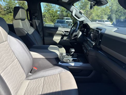 Used 2023 Chevrolet Silverado 1500 ZR2 w/ Technology Package image 37