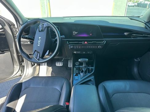 Used 2023 Kia Niro EX Touring FWD image 10