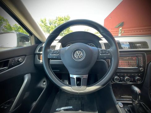 Used 2014 Volkswagen Passat 1.8T SEL Premium FWD image 30