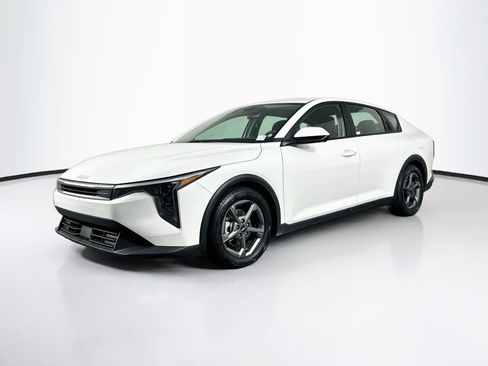 Used 2025 Kia K4 FWD image 3