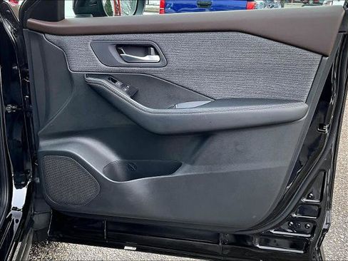 Certified 2023 Nissan Rogue SV image 12