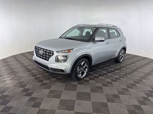 Used 2022 Hyundai Venue SEL FWD image 3