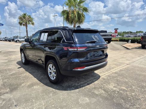 Used 2023 Jeep Grand Cherokee Limited AWD/4WD image 16