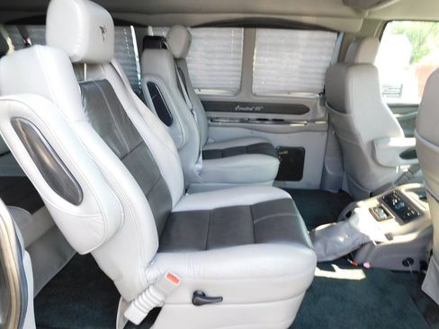 Used 2018 Chevrolet Express 2500 w/ Enhanced Convenience Package RWD image 57