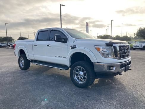 Used 2017 Nissan Titan SV AWD/4WD image 3
