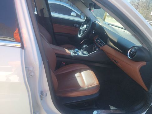 Used 2018 Alfa Romeo Giulia AWD image 13