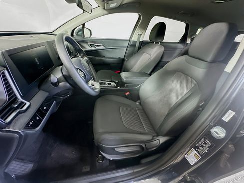 Used 2025 Kia Sportage LX FWD image 13