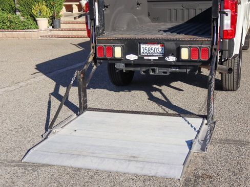 Used 2019 Ford F250 XL w/ Power Equipment Group image 9