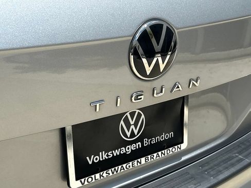 Used 2023 Volkswagen Tiguan SE FWD image 31