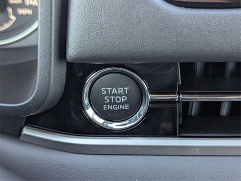 New 2025 Mitsubishi Outlander SE image 17