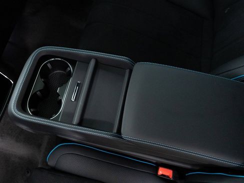 Certified 2025 Bentley Bentayga image 27