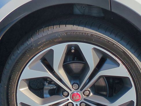 Used 2020 Jaguar E-PACE SE image 12