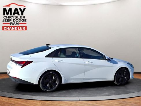 Used 2021 Hyundai Elantra SEL image 18