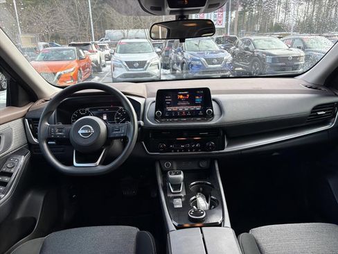 Certified 2022 Nissan Rogue SV image 9