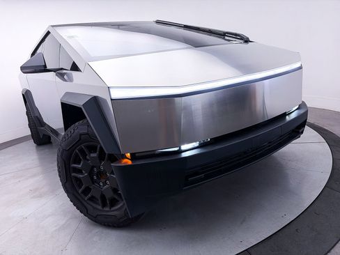 Used 2024 Tesla Cybertruck AWD Crew Cab image 7