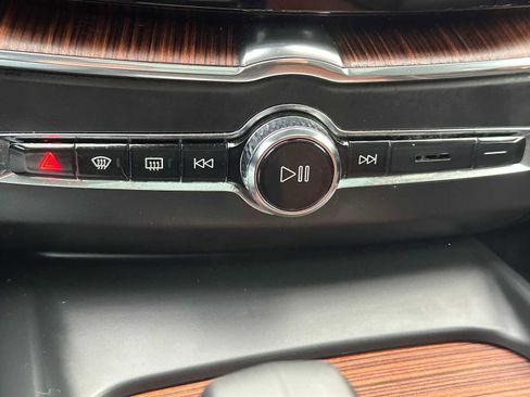 Certified 2023 Volvo XC60 B5 Plus w/ Climate Package image 28