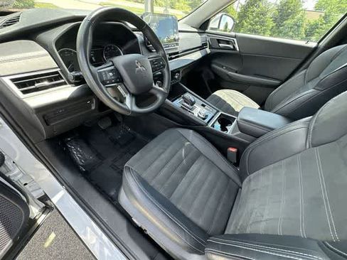 Used 2024 Mitsubishi Outlander SE AWD/4WD image 15