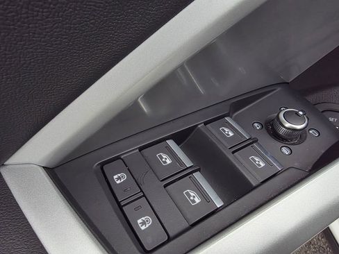 Used 2024 Audi Q3 2.0T Premium AWD/4WD image 12