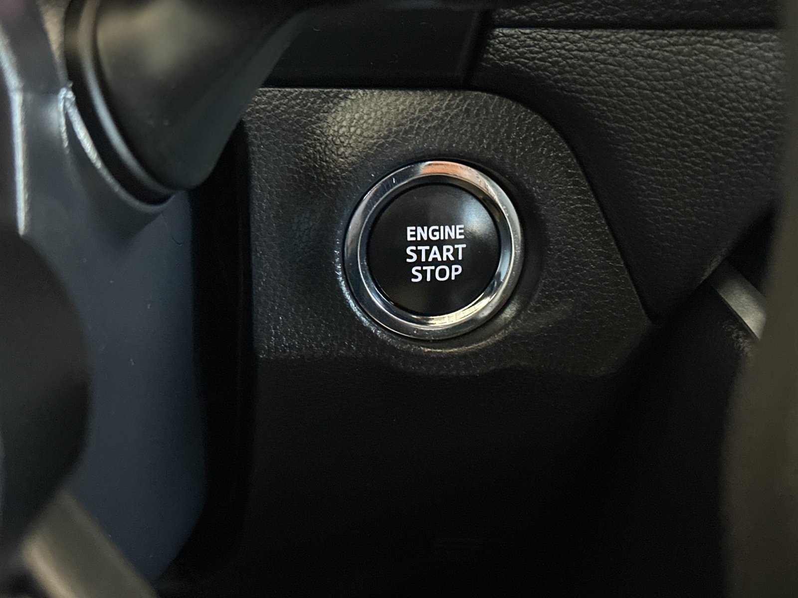 Used 2025 Toyota RAV4 XLE FWD image 20