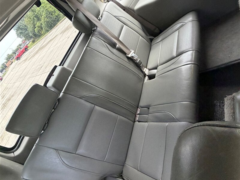 Used 2004 Nissan Armada LE w/ (DVD) Technology Pkg (LE) AWD/4WD image 22