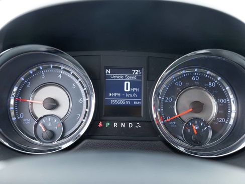 Used 2013 Chrysler Town & Country Touring image 34