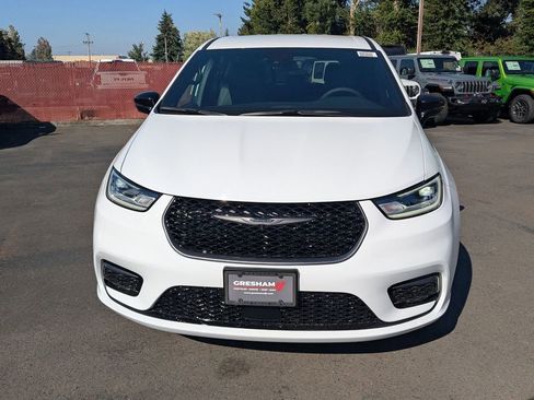 New 2026 Chrysler Pacifica Select image 2