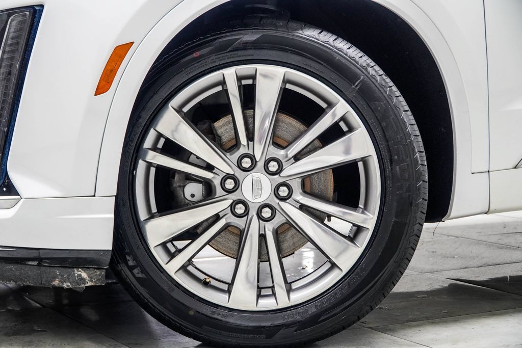 Used 2022 Cadillac XT6 Premium Luxury AWD/4WD image 7