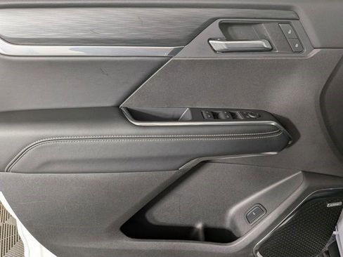 Certified 2025 GMC Acadia Elevation AWD/4WD image 19