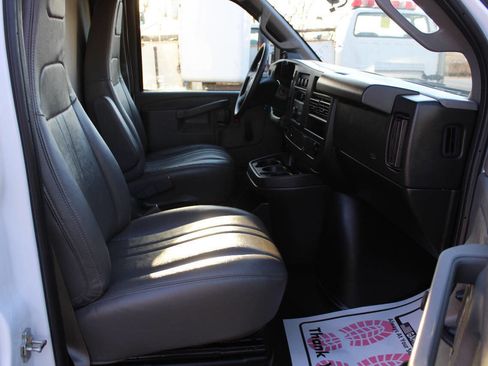 Used 2023 GMC Savana 3500 image 16