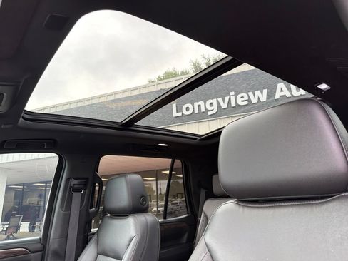 Used 2021 Chevrolet Tahoe Z71 w/ Z71 Off-Road Package AWD/4WD image 21