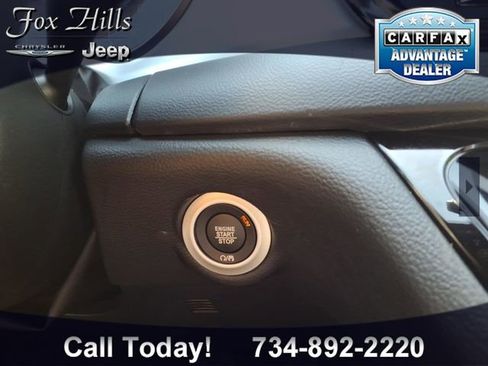 Used 2026 Chrysler Pacifica Limited FWD image 26