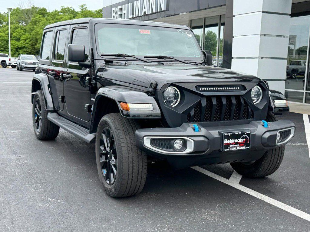 Used 2023 Jeep Wrangler Unlimited Sahara w/ Cold Weather Group AWD/4WD image 2