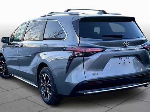 New 2026 Toyota Sienna Platinum image 11