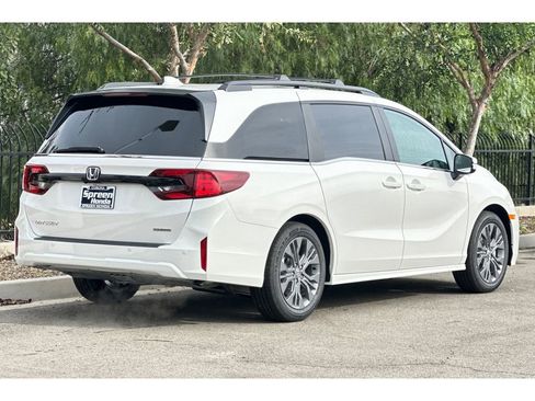 New 2026 Honda Odyssey Touring image 4