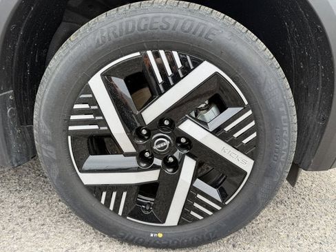 New 2026 Nissan Kicks SV w/ SV Premium Package FWD image 5